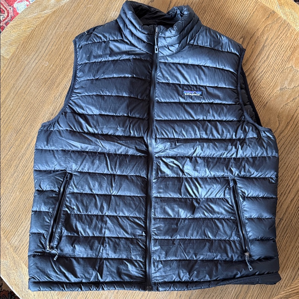 Patagonia Men's Dark Gray Quilted Vest